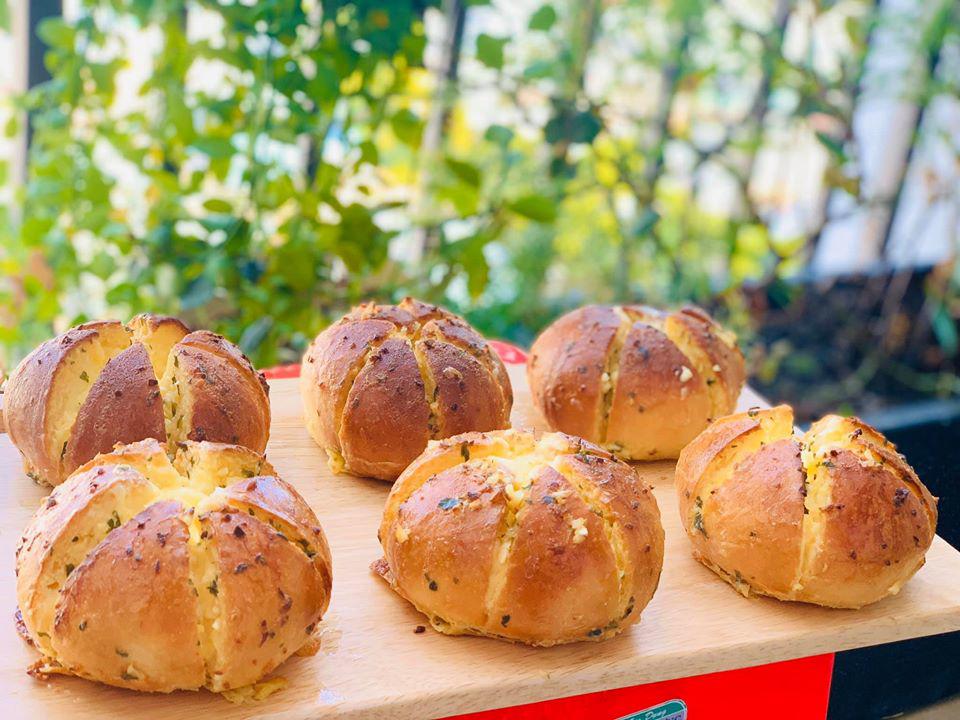 Top 3 địa chỉ bán bánh mì bơ tỏi ngon nhất Biên Hòa